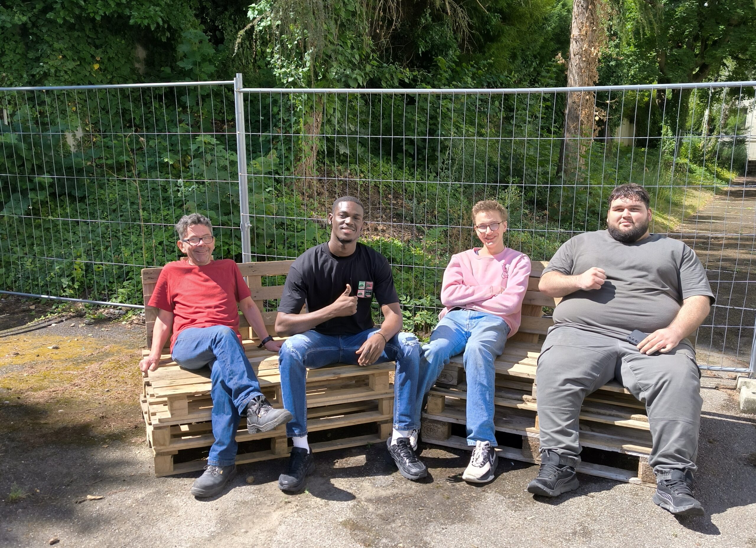 Du mobilier de jardin fait maison par les jeunes de l’E2C 68